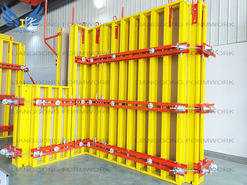 강철 거푸집의 두께는 얼마나 됩니까?