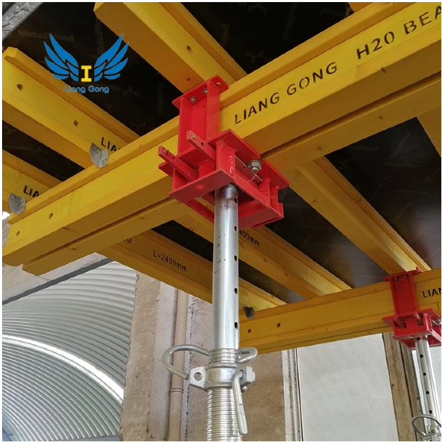 대규모 현장에서 테이블 거푸집 공사로 얼마나 많은 시간이 절약되나요?